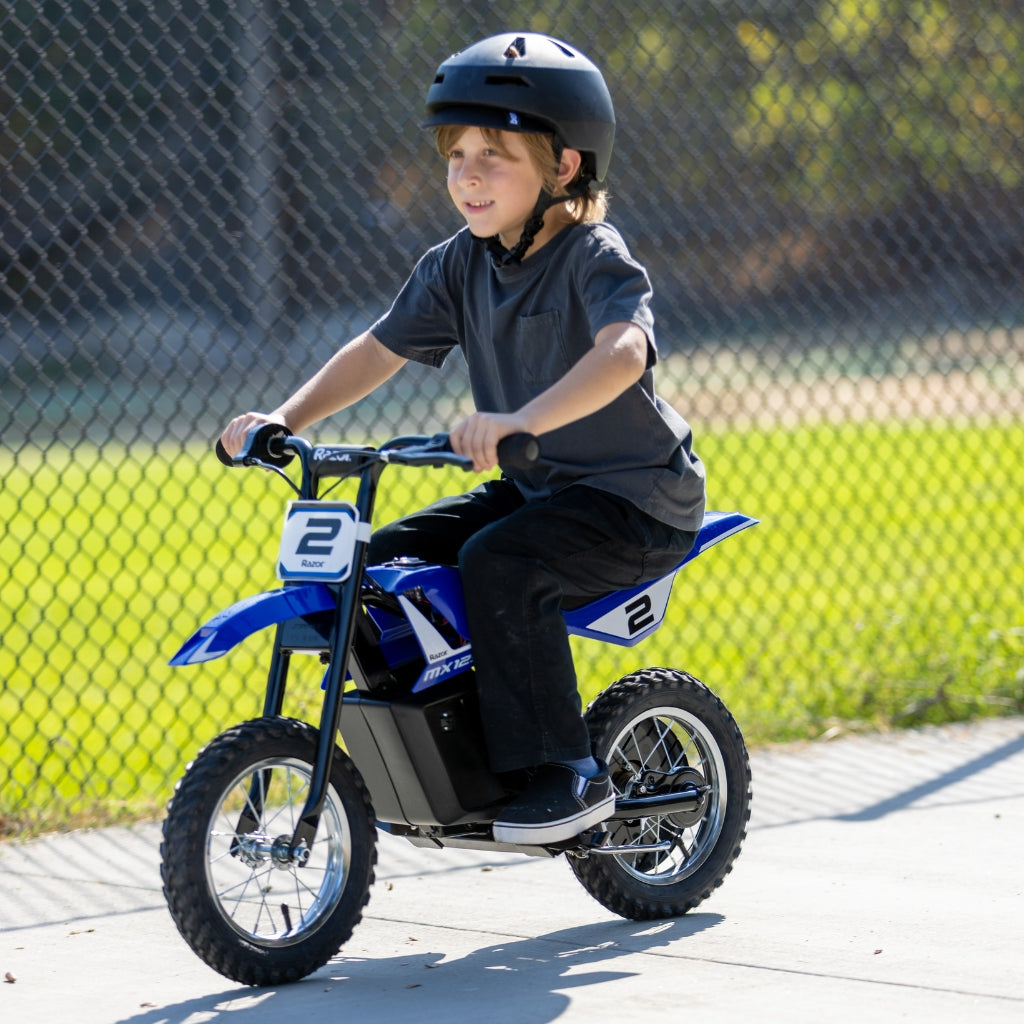 MX25 Razor dirt bike young riders action shot electriibe