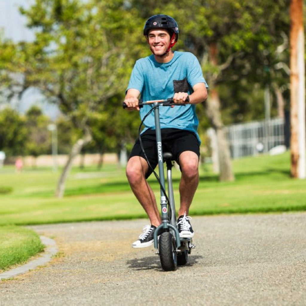 razor e300s electric scooter with 10 miles of continuous use
